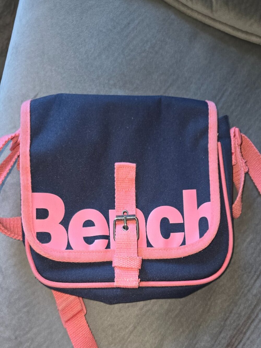 Bench cross body Y2K